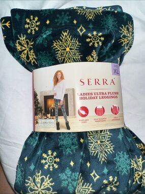 Serra Women’s Holiday Plush Leggings - Green & Gold Snowflake